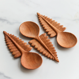 Cuillère à fentes en bois d'acacia de style vintage - Outil de cuisine écologique et durable avec long manche pour les cadeaux de fête et de mariage - Product Image 5