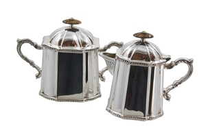 Service à thé artisanal en argent de Sheffield, style classique, 2 pièces, pour restaurants et hôtels, par Royal Family Wedding, forme de fleur - Product Image 2
