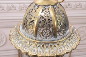 Candelabro de Metal bellamente adornado, colgante de estilo Vintage farol, portavelas decorativo para decoración del hogar - Product Image 4