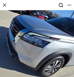 Nissan Pathfinder V6 4.0L AWD 2024 d'occasion, intérieur foncé, sièges en cuir, boîte automatique, R20, conduite à gauche, turbo, toit ouvrant panoramique - Product Image 1