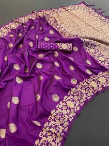 Presentando Esta blusa Sari de moda festiva diseñada con telas de primera calidad que incluyen un Banarasi suave ideal para recepciones, festivas - Product Image 4