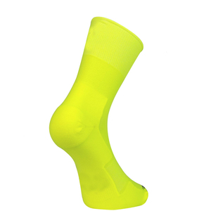 Vente en gros à bas prix de chaussettes de sport couleur sublimation avec logo personnalisé fabrication pakistanaise chaussettes de sport pour femmes chaussettes de sport - Product Image 1
