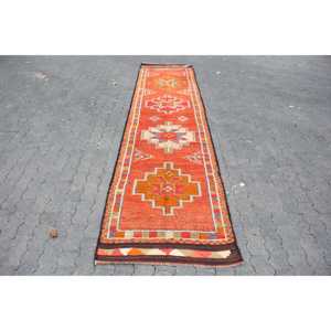 Tapis de 2,8 x 12 pieds, tapis Herki vintage, tapis persan en laine rouge turque - Product Image 1