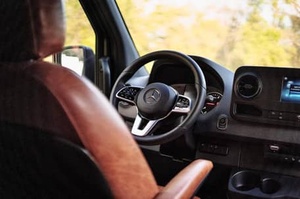 LISTO PARA ENVIAR Mercedes-Benz Sprinter 2500 2021 4X4 4WD Turbo Diésel V6 Volante a la Izquierda Cuero Techo Panorámico Pantalla Táctil - Product Image 5