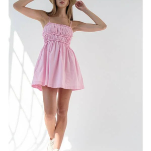 Robe mini rose à fines bretelles en mousseline coupe trapèze, décontractée pour l'été, simple, froncée, taille empire, encolure croisée, mignonne - Product Image 1