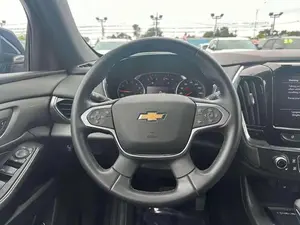 Chevrolet Traverse LT 2023, SUV con Volante a la Izquierda, Tapicería de Cuero, Neumáticos R19 - Product Image 5