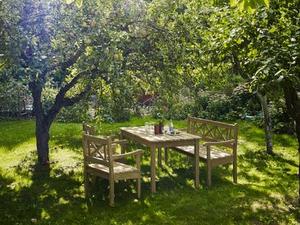 Banc de jardin simple Nirina en bois de teck massif avec 3 sièges et finition naturelle. - Product Image 3