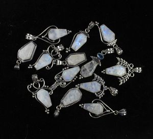 Colgante de Piedra Lunar Arcoíris Fuego Azul en Forma de Ataúd, Calidad Increíble, Diseño Exclusivo, Venta al por Mayor y al por Menor - Product Image 3