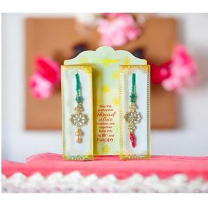 Rakhi elegante de calidad superior para Brother con mensaje personalizado ideal para una unión única y memorable disponible para la venta - Product Image 2