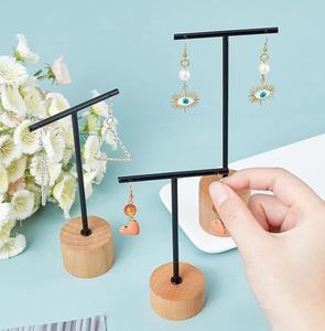 Soporte de joyería de metal duradero con acabado liso adecuado para casas contemporáneas, oficinas, tiendas y colecciones de joyería - Product Image 6