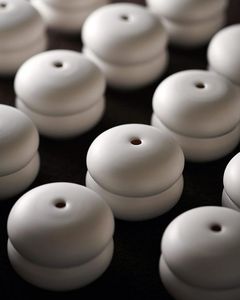 Quemador de incienso de metal El mejor diseño de fragancia para habitación interior Soporte de incienso de metal Combo pintado en oro y blanco - Product Image 5