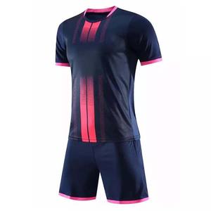 Faible QUANTITÉ MINIMALE DE COMMANDE Hommes Usure de Football Uniforme 100% Polyester Sublimation Impression Unique Conception Meilleure Qualité Homme Uniformes De Soccer à Vendre 2022 - Product Image 2