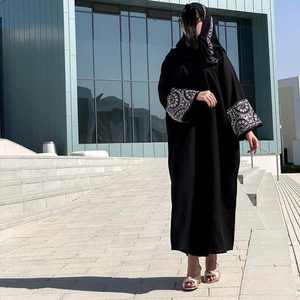 อาบายาผ้าซาตินขนาดเล็กสำหรับผู้หญิงเสื้อผ้าอิสลามแต่งระบายทำจากผ้าไหมแขนมีระบายหรูหราออกแบบได้ตามต้องการ - Product Image 1