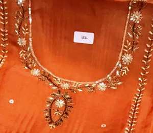 Protección solar de seda bordada a mano sin costuras de diseñador moderno de alta calidad tamaño libre mujeres moda tradicional india-adelante - Product Image 2