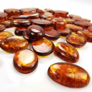 Pierres d'ambre polies en gros, cabochons plats, pierres précieuses en vrac avec traitements minéraux appliqués - Product Image 1