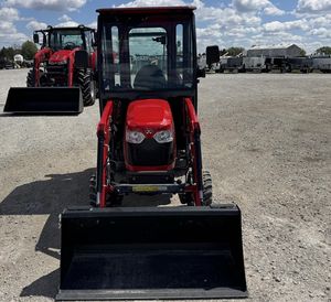 รถแทรกเตอร์ขนาดเล็ก Massey Ferguson GC1723E 40 แรงม้า พร้อมตัวเลือกเกียร์ขับเคลื่อนด้วยเครื่องยนต์ ระบบโหลดอัตโนมัติ และชุดตัดหญ้า - รถแทรกเตอร์สำหรับสนามหญ้า - Product Image 4