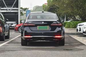 Berline de luxe BMW Série 5 Facelift 525Li Euro VI avec moteur turbo 2.0T 184 ch et transmission ZF 8AT - Product Image 2