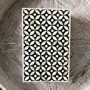 Meilleur prix fabriqué à la main en noir et blanc incrustation d'os floral organisateur de stockage boîte à mouchoirs décorative pour bijoux cadeaux souvenirs - Product Image 2