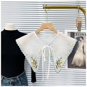 Venta al por mayor de doble capa de Organza bordado cuello falso Vintage Floral escote desmontable para ropa de mujer - Product Image 1