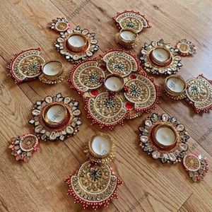 Decoración tradicional para el hogar, candelita de flores artificiales, luces de té de Rangoli de Metal para celebraciones de festivales indios a la venta - Product Image 3