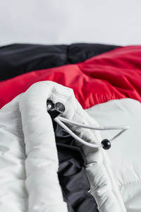 Veste matelassée pour homme de haute qualité, épaisse et chaude, en duvet, pour l'hiver, fournisseur OEM personnalisé pour les vêtements de mode de plein air - Product Image 4