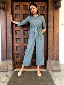 Venta al por mayor de monos holgados estilo sin esfuerzo pantalones cortos casuales de cintura alta con decoración de encaje elegante máxima comodidad - Product Image 3