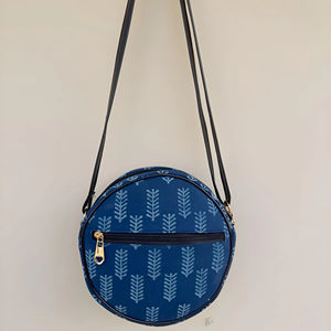 Bolso Redondo Vintage Étnico Floral Indigo 100% Algodón Puro Sling Monedero con Cierre de Cremallera Bolsos Cruzados Ecológicos - Product Image 1