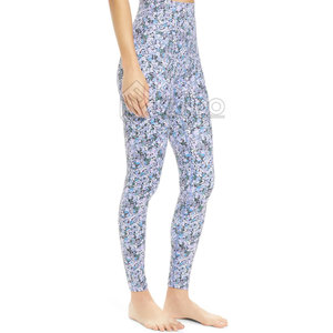 กางเกงเลกกิ้งโยคะเอวกลางสำหรับผู้หญิง ผ้าเนื้อเดียวกันทั้งตัว ไร้ตะเข็บ ยืดหยุ่น ระบายอากาศ แห้งเร็ว ทนทาน เหมาะสำหรับออกกำลังกาย - Product Image 4