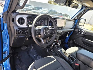 Affidabile auto usata 2025 Jeep Wrangler 4xe Sport S 4 porte SUV 4WD (2.0L 4 cilindri Turbo) - Product Image 4