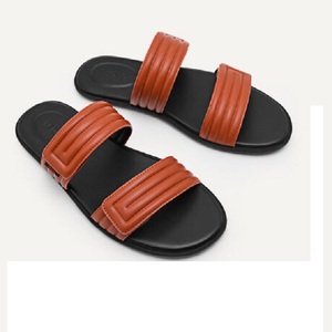 Sandales plates à bout ouvert en cuir de vache noir pour hommes avec caractéristique plate - Product Image 1