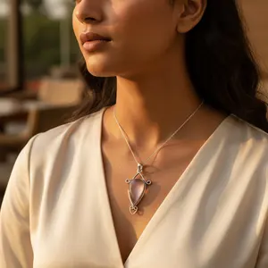 Pendentif en argent 925 pour femme avec quartz rose, bijou élégant en cristal, cadeau - Product Image 1