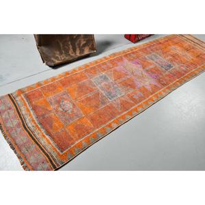 Alfombra Turca Herki de 3.2x10.7 pies, Alfombra de Lana Vintage con Diseño Floral Naranja - Product Image 2