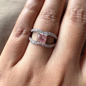 Anillo de Compromiso con Diamante Cultivado en Laboratorio de Corte Princesa de 1.75 Ct, Color Rosa Fantasía, con Halo de Oro de 14k, Anillo de Boda para Regalo de San Valentín - Product Image 1