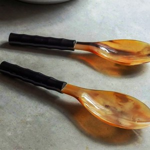 Nuevo Modelo de Juego de Servidores de Ensalada Recubiertos de Resina, Ecológicos, Aptos para Lavavajillas, Utensilios de Cocina Modernos de 11 Pulgadas, Hechos en India - Product Image 1