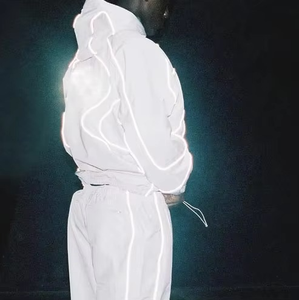 Custom Oversize Sportwear Reflective Windbreaker Hombres Sweatsuit Streetwear Deportes Poliéster Nylon Chándal Jogger Set para hombres - Product Image 5
