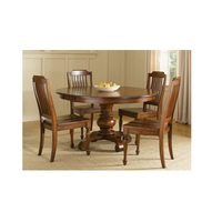 Table de salle à manger en bois de qualité supérieure fabriquée à partir de bois dur issu de sources durables, parfaite pour la décoration intérieure contemporaine