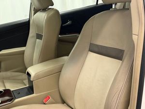 NOUVEAU Toyota Camry XLE V6 2013 avec transmission automatique et sièges en cuir - Product Image 4