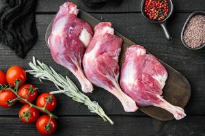 Cuisses d'oie nettoyées, calibrées et prêtes à cuire, surgelées, produit très demandé pour les restaurants, les traiteurs et les fournisseurs de détail. - Product Image 2