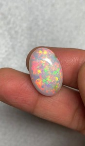 Ópalo Etíope Natural, Cabujón Ovalado, Certificado por Terceros, 11.44 Quilates, Efecto de Juego de Color/Fuego, para la Elaboración de Collares - Product Image 2