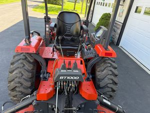 Kubota DELUXE 4WD Tracteur à roues d'occasion 2021 120HP Nouveau moteur à noyau de tracteur Utilisation agricole 130 heures d'utilisation - Product Image 5