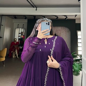 VASTRA COTTAGE - Vestido Anarkali con Estampado de Mármol y Lentejuelas, con Pantalón y Dupatta, Ropa Étnica de Diseñador para Mujer, Colección Festiva para Fiestas - Product Image 3