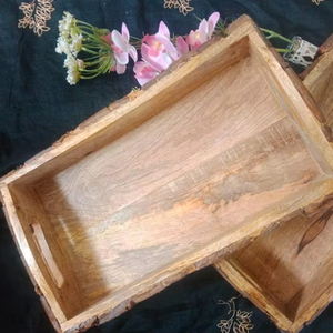 Plateau en bois fait main de qualité supérieure élégant, durable et polyvalent par Crescent Crafts - Product Image 1