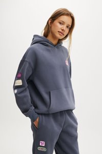 Diseño único Folkstone Drop Shoulder Sudadera con capucha gráfica de gran tamaño para mujer Sudaderas con capucha antiarrugas y transpirables para mujer Sudadera con cremallera - Product Image 3