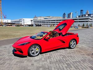 Corvette Stingray Coupé 2021, moteur V8 LT2 de 495 ch, finition 3LT, pack performance Z51, édition Defender 110 Trophy, 4 roues motrices, moteur 6 cylindres de 395 ch - Product Image 3