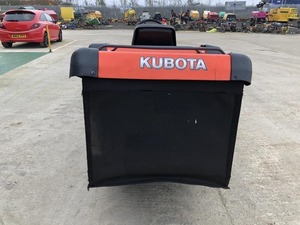 Tractor agrícola diésel compacto Kubota B2 261 de 26HP con tracción en las cuatro ruedas, con cargador frontal y retroexcavadora para uso agrícola - Product Image 6