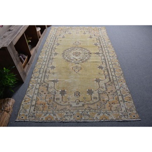 Alfombra Turca Clásica de Lana, Color Beige Amarillo, Ecológica, Pelo Medio, 4x8.6 pies, Diseño Vintage, Rectangular, con Base de Látex y Fibra de Seagrass - Product Image 1
