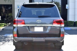 Toyota Land Cruiser SUV 2020, 8 Asientos, Interior de Cuero, Faros LED, Neumáticos R20, Transmisión Automática - Product Image 2