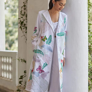 Veste d'hiver matelassée de style vintage Vêtements d'extérieur en coton rempli de textiles Suzani floraux brodés artisanaux pour l'automne et l'été - Product Image 1