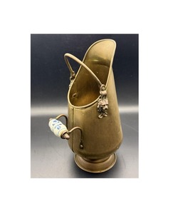 Cubo de carbón de latón macizo de estilo antiguo con mango decorativo para chimenea tradicional o estufa de leña para uso en interiores - Product Image 5