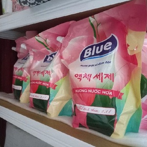 Détergent liquide au parfum original bleu Sac de détergent à lessive au parfum floral 2,1 L avec caractéristiques stockées pour les vêtements - Product Image 2